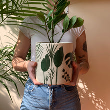 Cargar imagen en el visor de la galería, Macetones Ilustrados