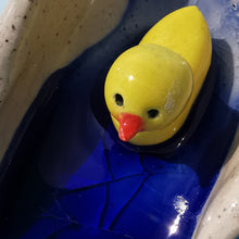 Cargar imagen en el visor de la galería, Salero patito de hule