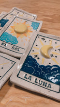 Cargar imagen en el visor de la galería, Porta incienso Tarot: Sol y Luna
