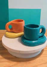 Cargar imagen en el visor de la galería, Set de taza y plato Chunkie
